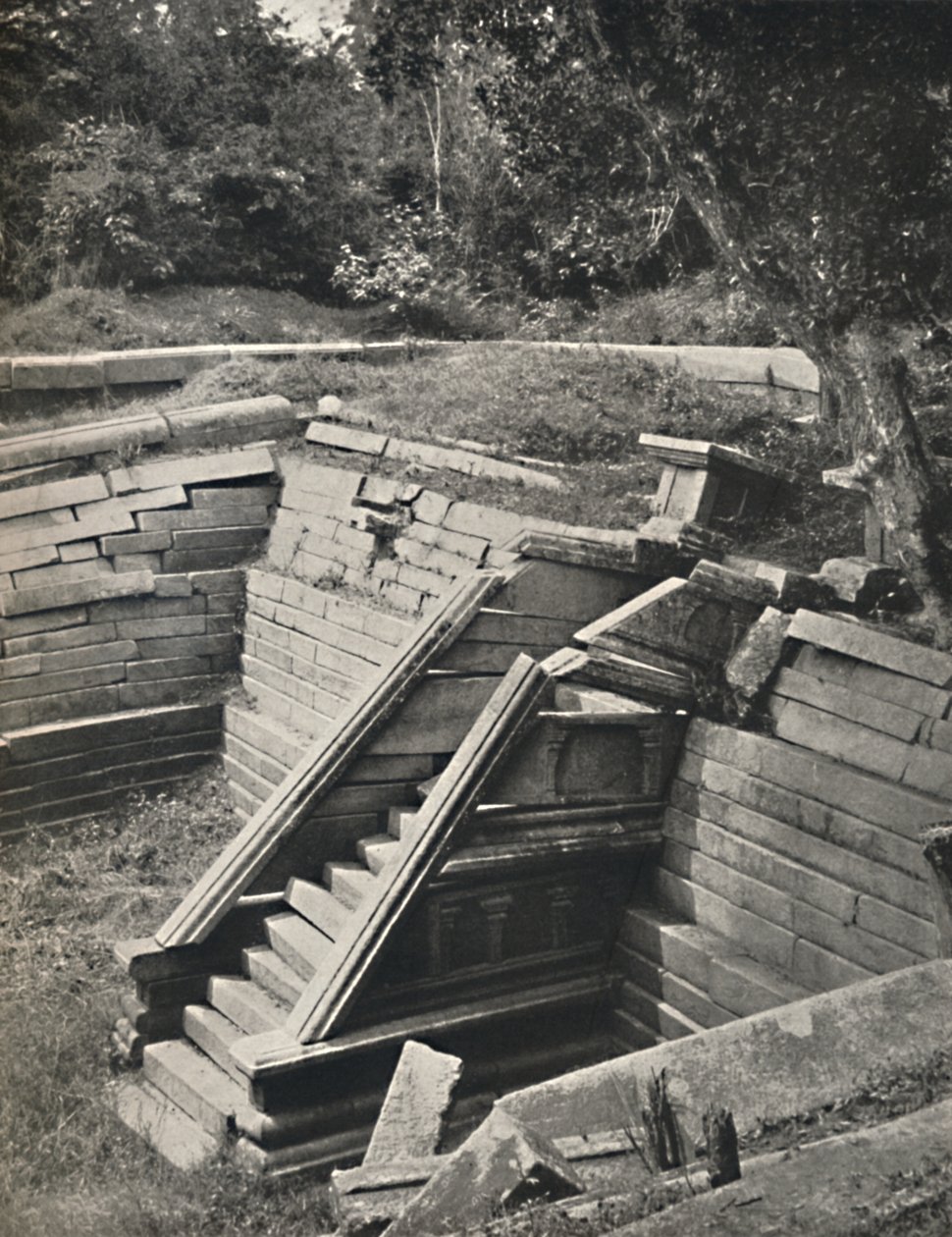 Kuttam Pokuma Die zwei Badeteiche Anuradhapura ، 1926 بواسطة غير معروف