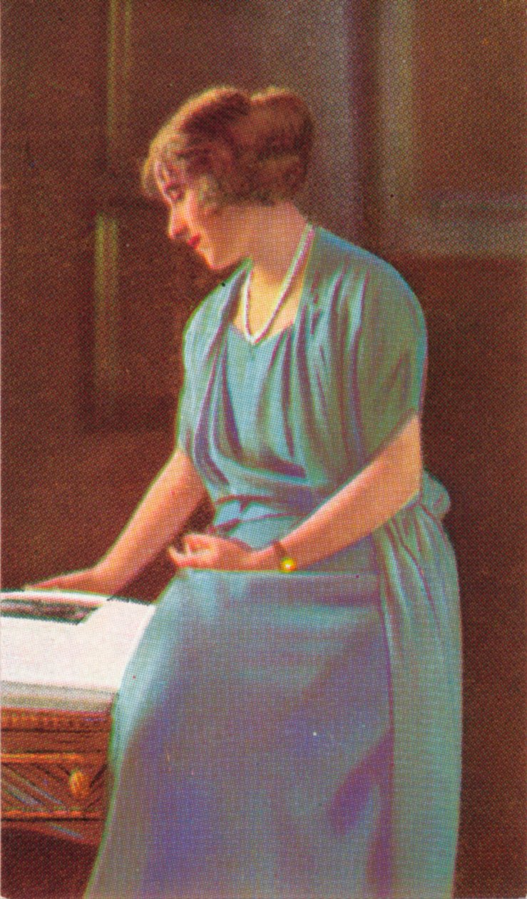 سيدة اليزابيث باوز ليون 1900-2002 بواسطة غير معروف