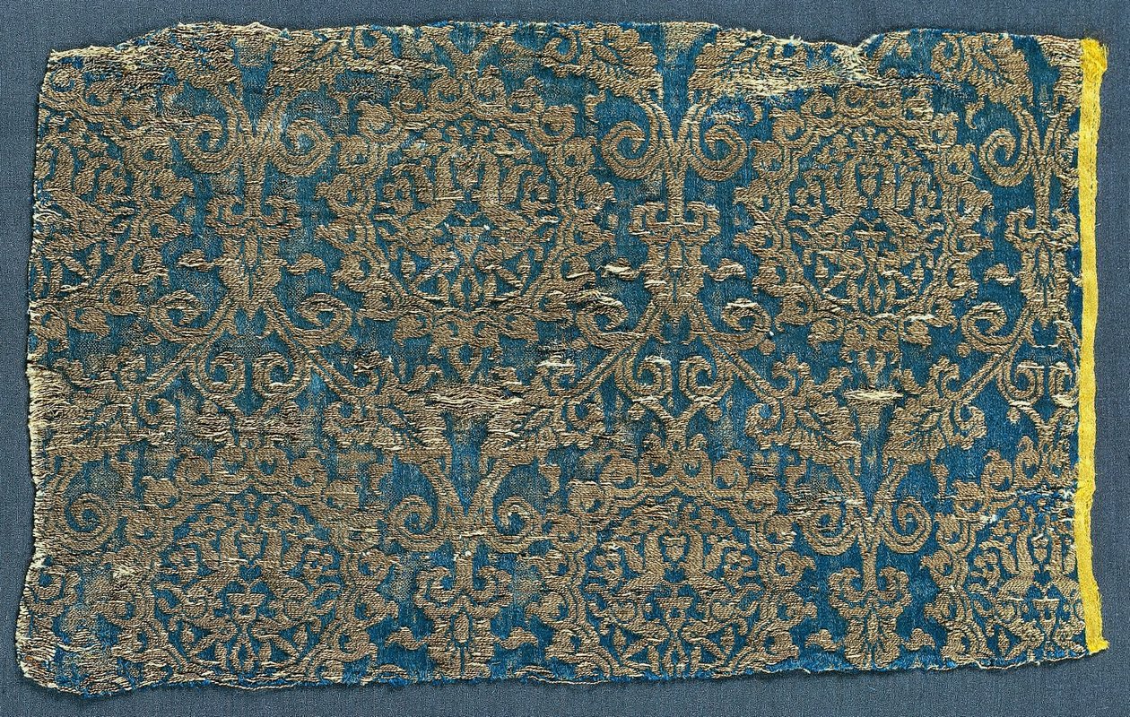 لامباس مع الأرانب في نمط ogival ، 1300s. بواسطة غير معروف