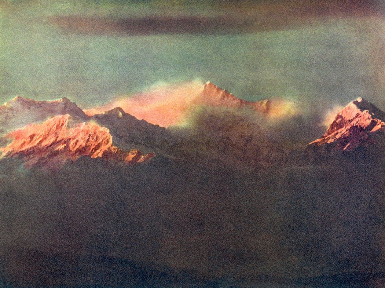 آخر أشعة الضوء على Kinchenjunga ، c1910 بواسطة غير معروف