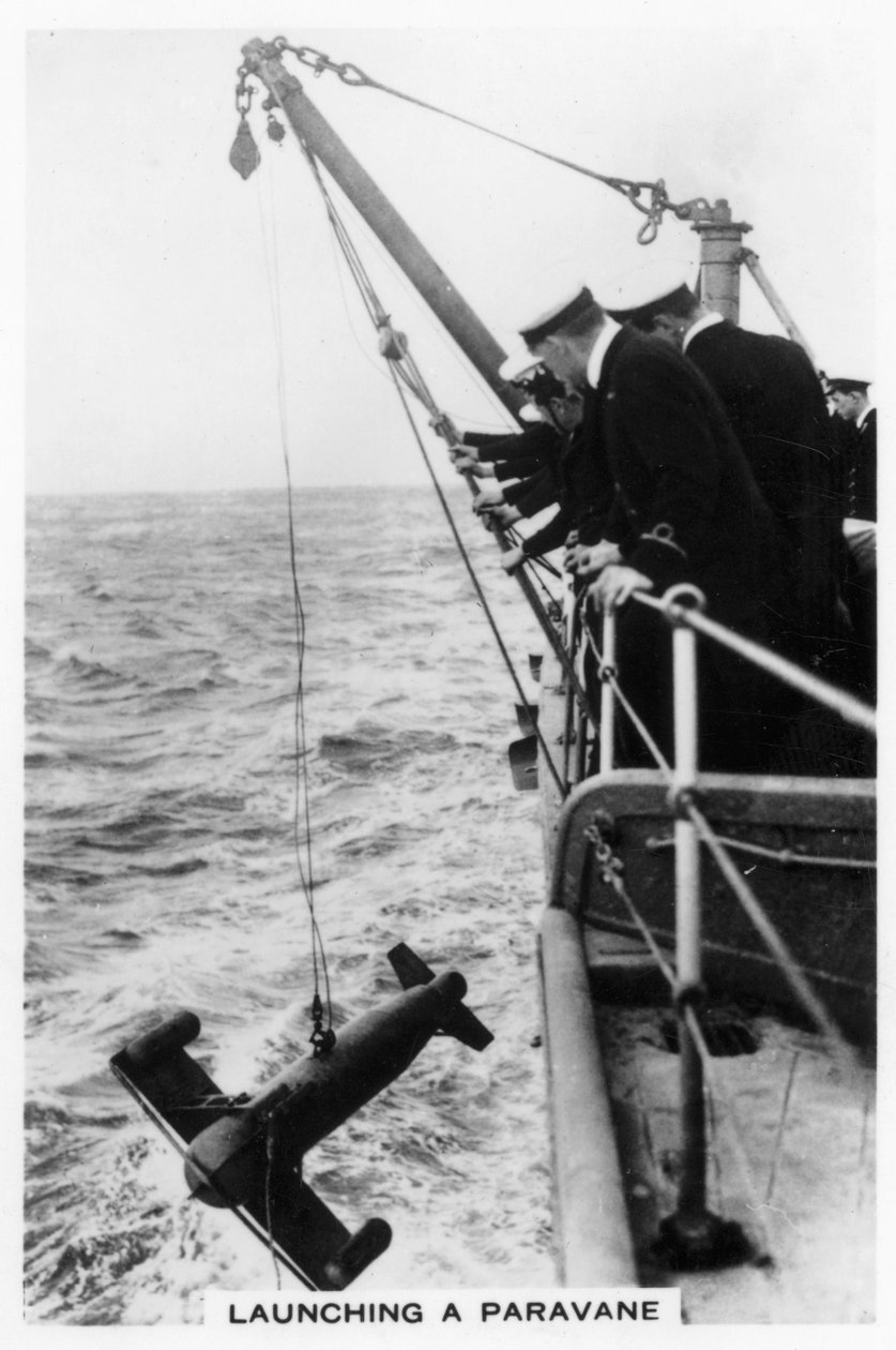 إطلاق بارافين من سفينة حربية HMS Rodney ، 1937 بواسطة غير معروف