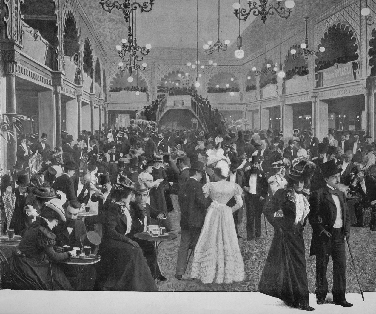 Hall Des Folies-Bergere ، 1900 بواسطة غير معروف