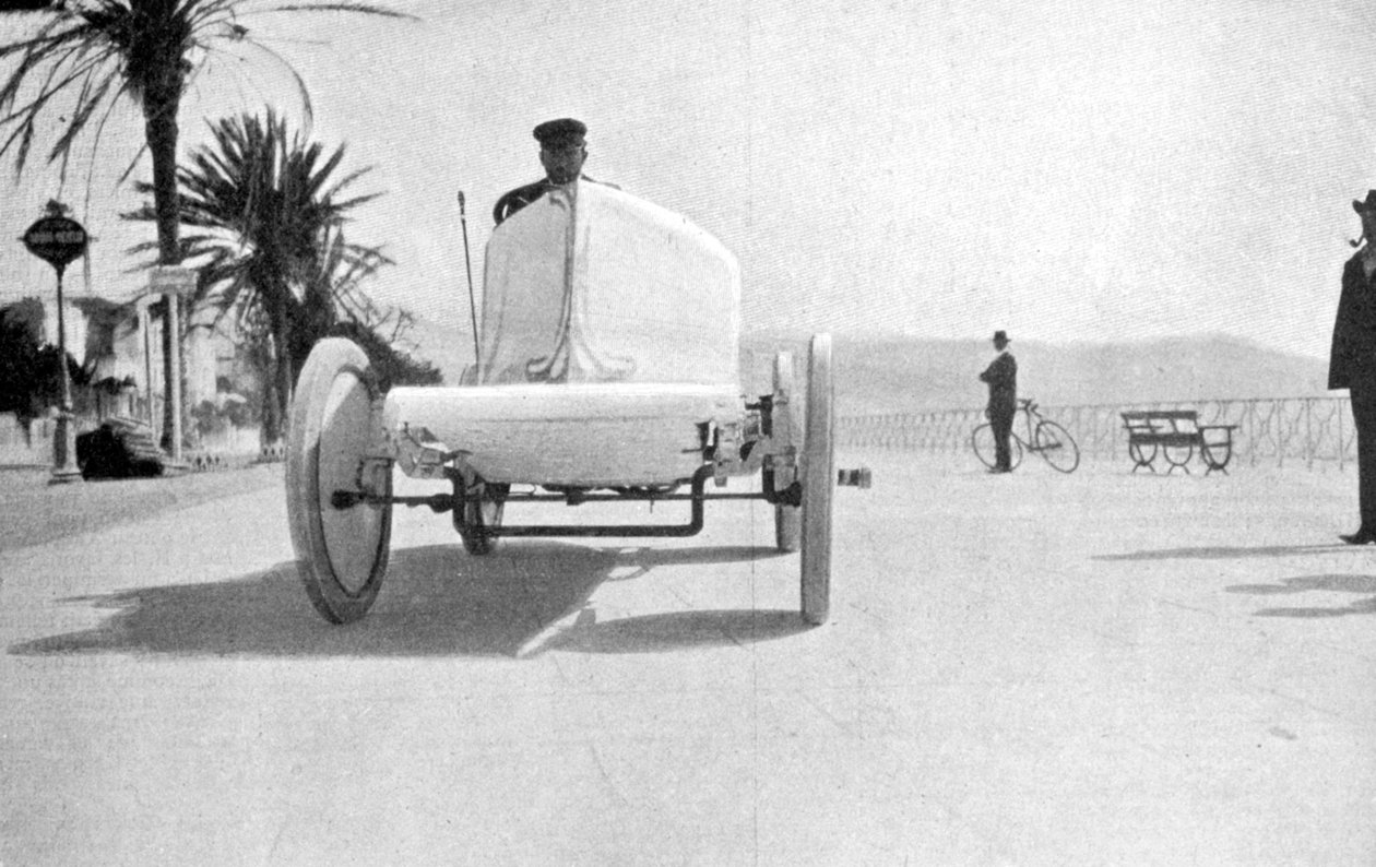 ليون سيربوليت في سيارته البخارية Gardner-Serpollet ، نيس ، 1903 بواسطة غير معروف