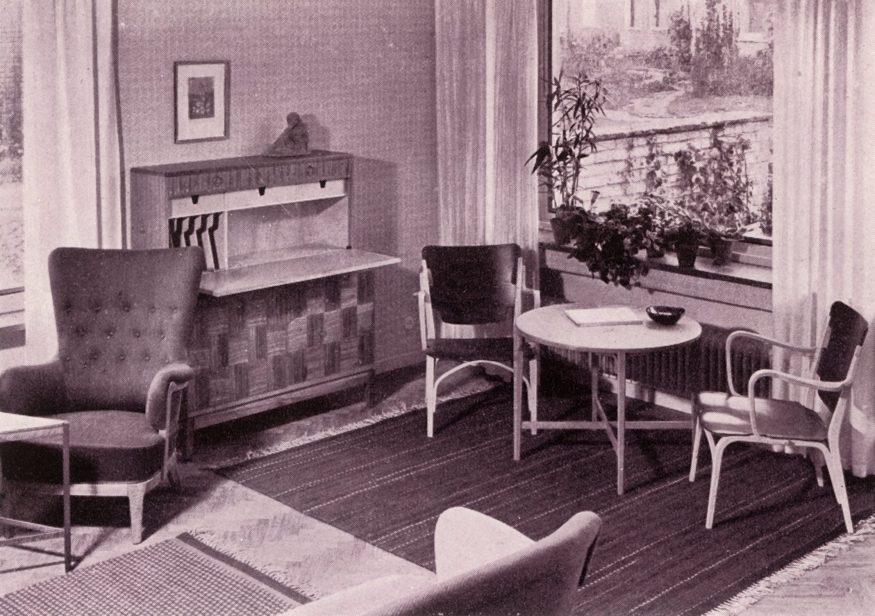أثاث غرفة المعيشة بواسطة Carl-Axel Acking ، من صنع AB Svenska Mobelfabrikerna ، 1949. بواسطة غير معروف