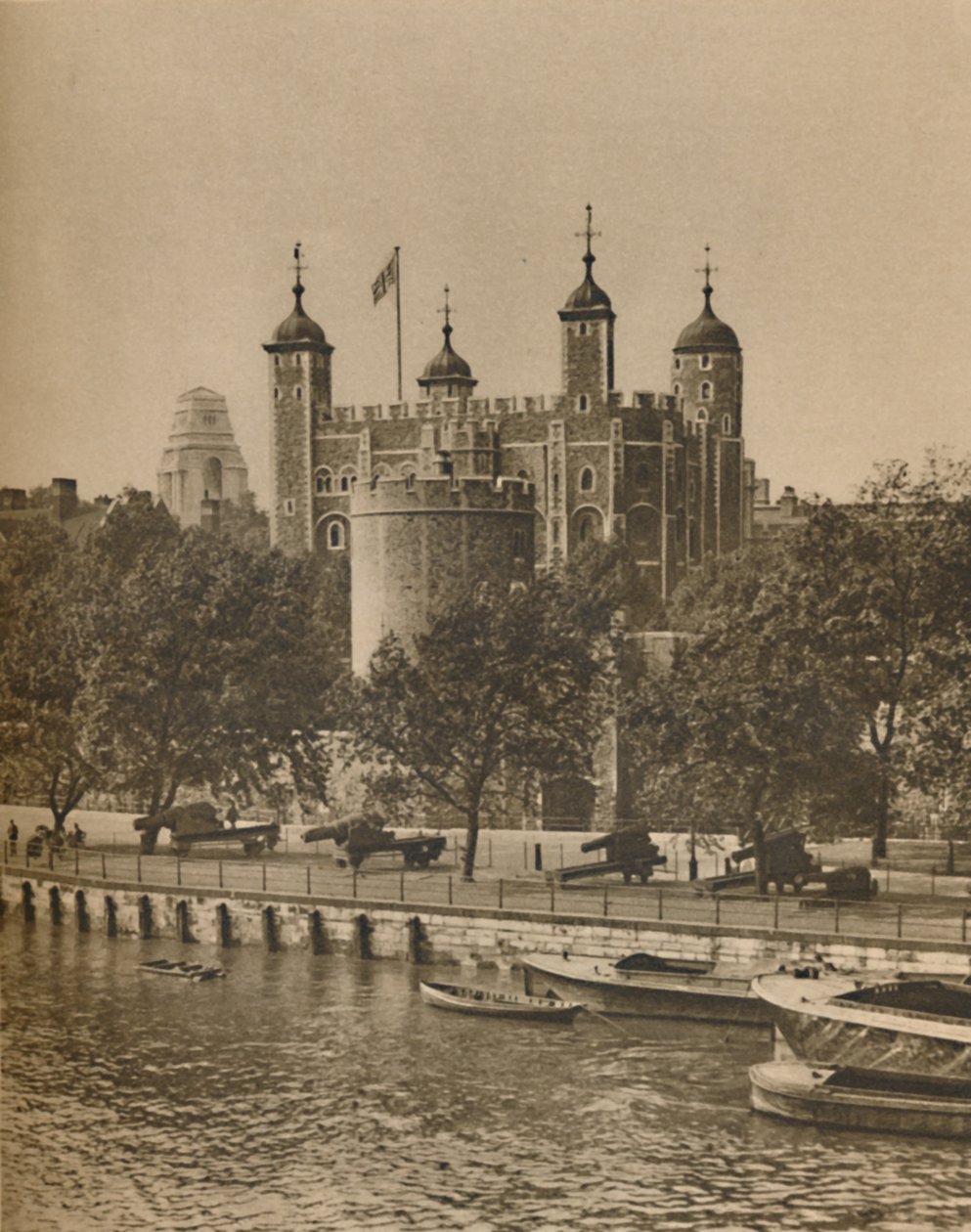 Londons أقدم وأحدث المباني العامة من برج الجسر ، c1935. بواسطة غير معروف