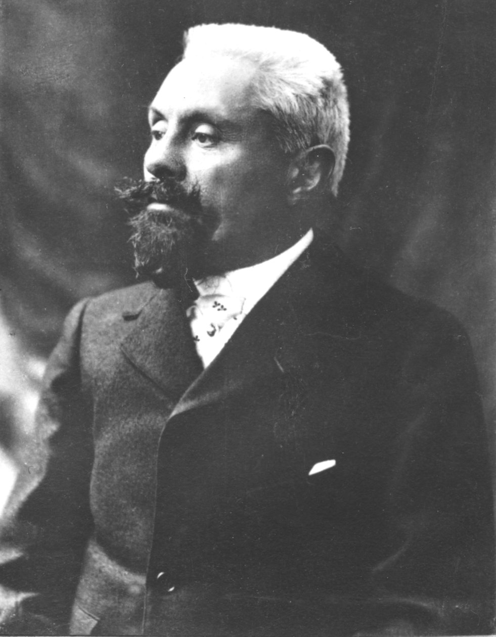 Magnaud ، c1893 بواسطة غير معروف