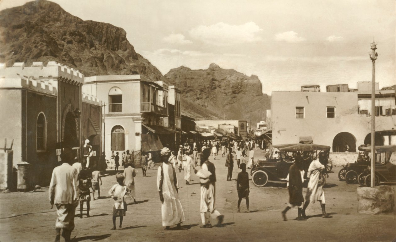 الشارع الرئيسي ، كريتر ، عدن ، c1918-c1939. بواسطة غير معروف