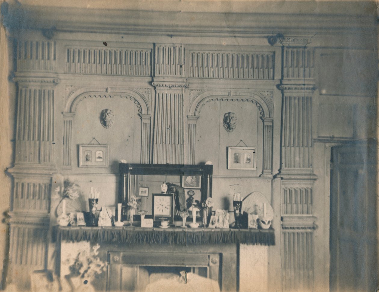 Mantelpiece ، أواخر القرن التاسع عشر وأوائل القرن العشرين بواسطة غير معروف