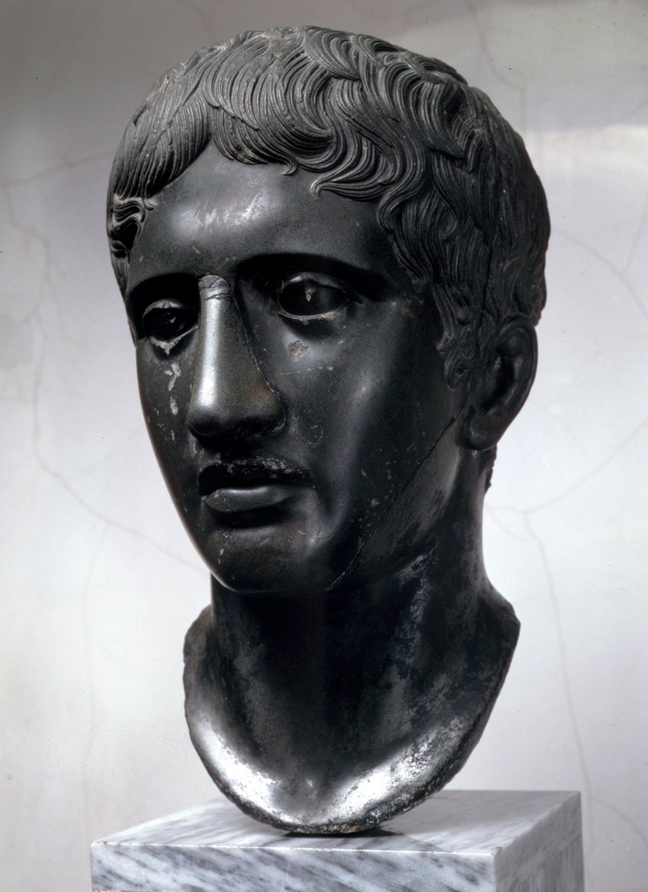 رأس من الرخام نسخة Doryphoros الرومانية بعد الأصل بواسطة Polykleitos ، c450-c440 قبل الميلاد بواسطة غير معروف