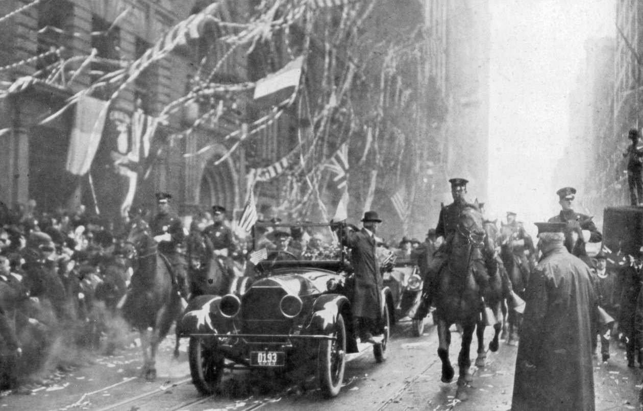وصل المارشال جوفر وفيفياني إلى نيويورك ، الحرب العالمية الأولى ، 9 مايو 1917 بواسطة غير معروف