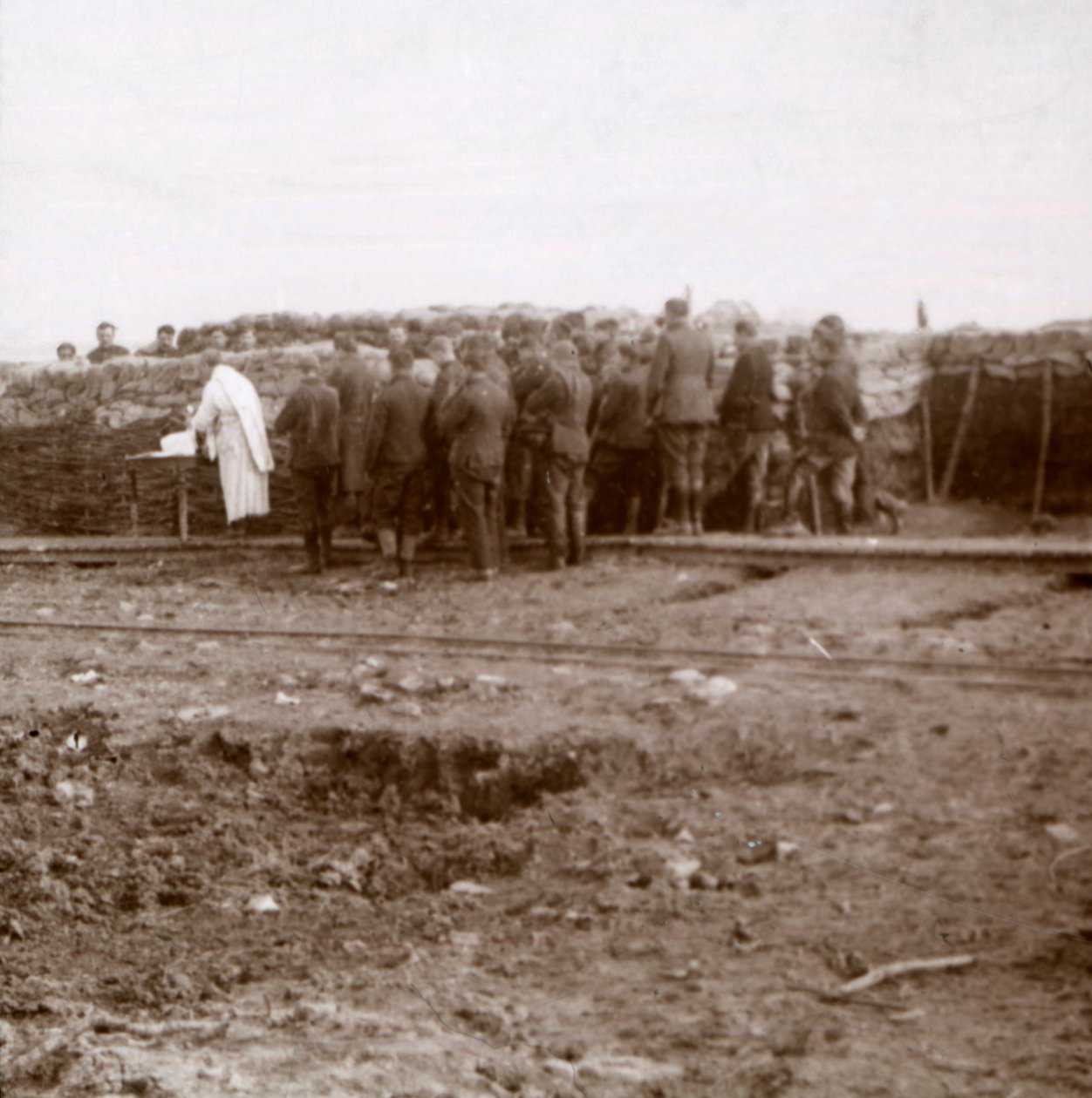 قداس في الخنادق ، Pervijze ، فلاندرز ، بلجيكا ، c1914-c1918 بواسطة غير معروف