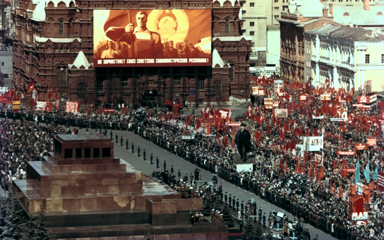 موكب ماي داي ، الميدان الأحمر ، موسكو ، 1972 بواسطة غير معروف