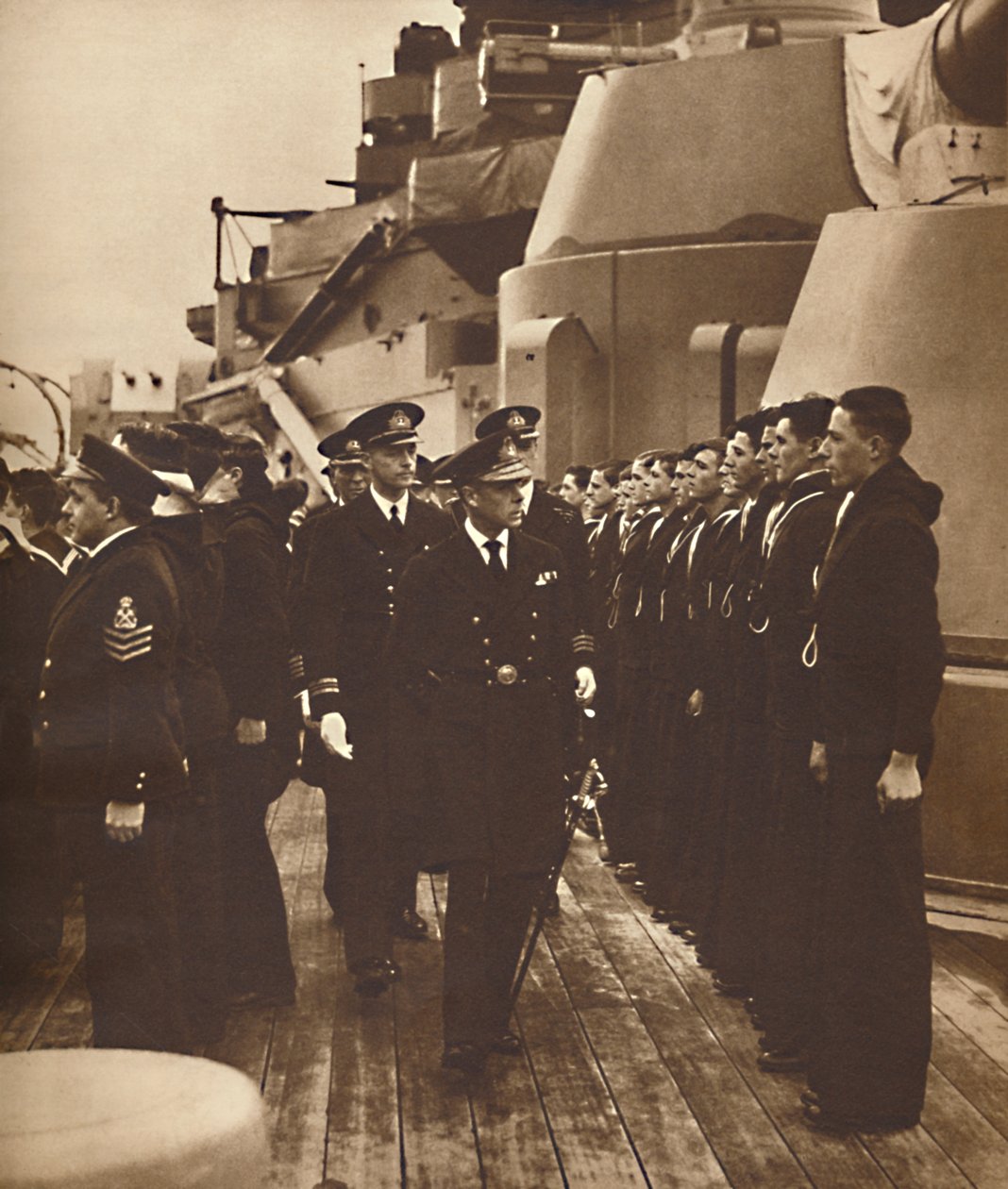 رجال HMS Royal Oak ، 1937 بواسطة غير معروف