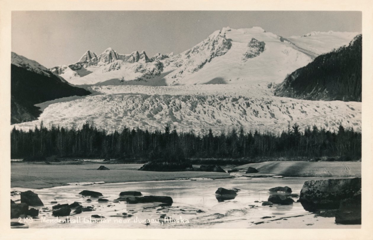 Mendenhall Glacier بالقرب من جونو ، ألاسكا ، c1940. بواسطة غير معروف