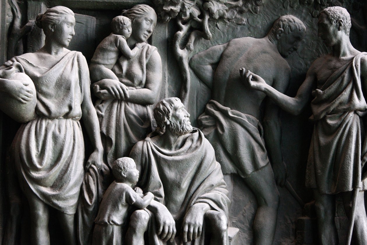 Milan Duomo gate sculpture, Milan, Italie بواسطة غير معروف