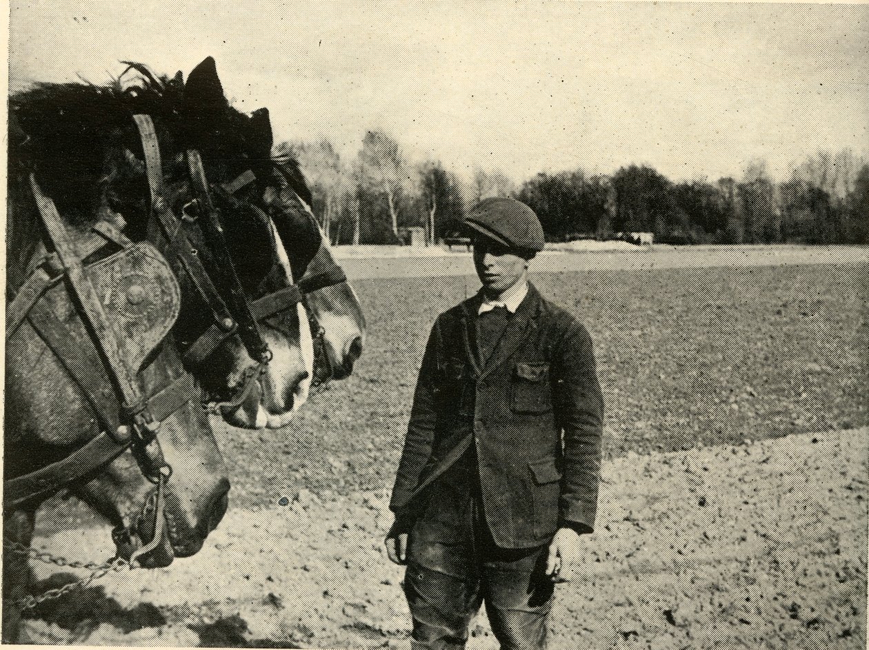 الهدف العسكري في بيري أو باك ، 1939-1940 ، 1941. بواسطة غير معروف