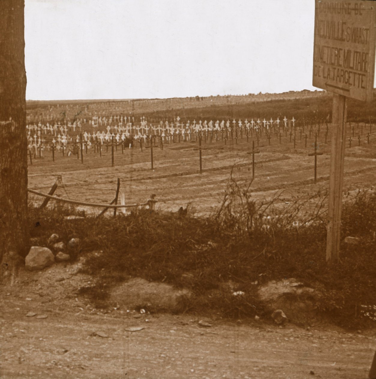 المقبرة العسكرية ، Neuville-Saint-Vaast ، شمال فرنسا ، c1914-c1918 بواسطة غير معروف