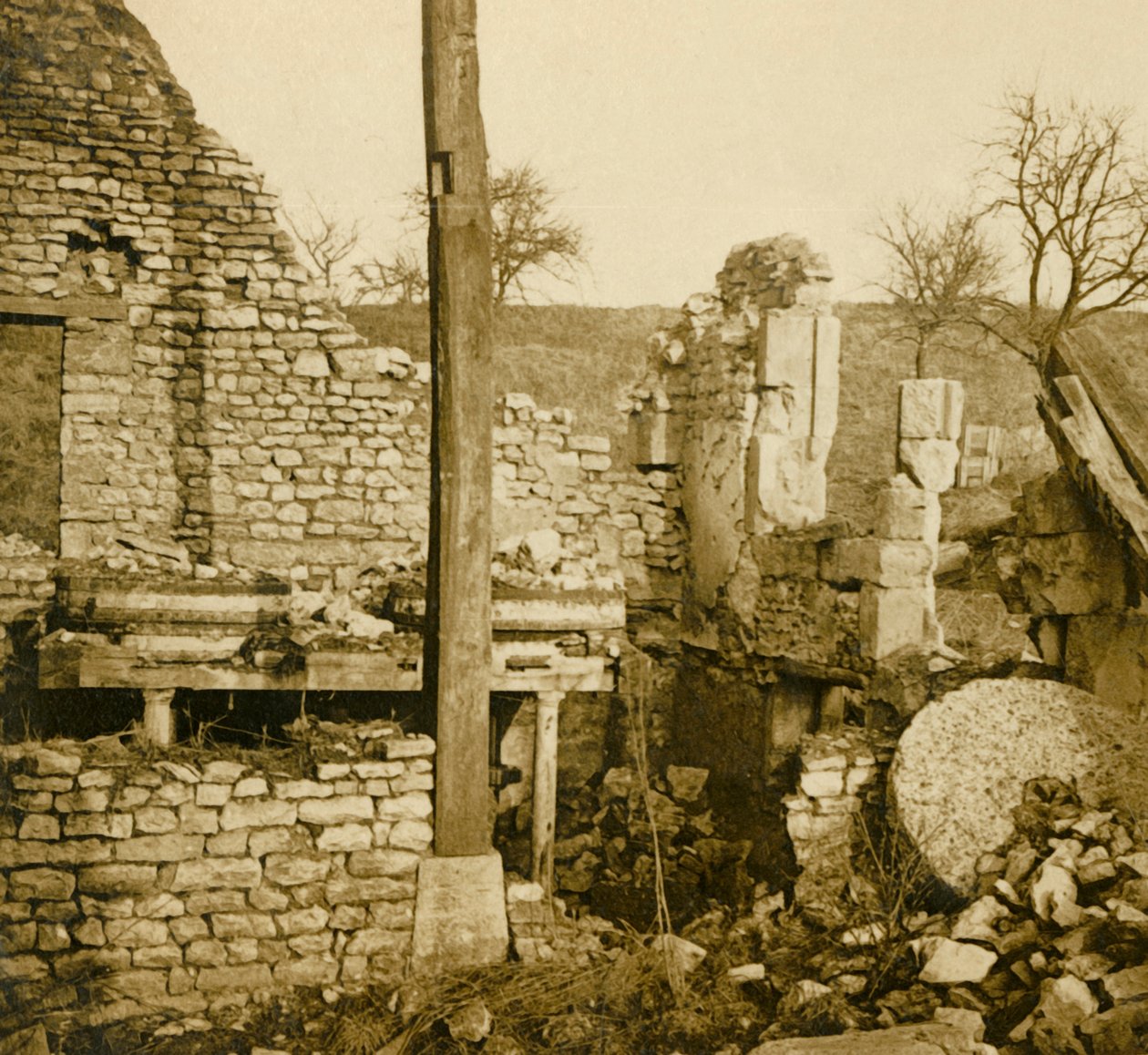 مطحنة في Les Éparges ، شمال فرنسا ، c1914-c1918. بواسطة غير معروف