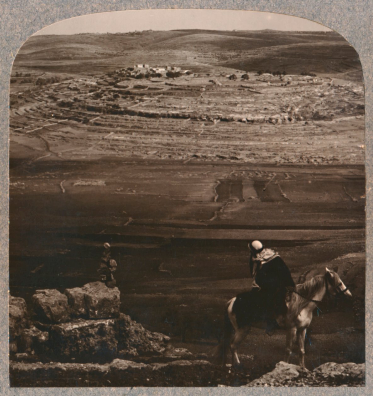 Mizpeh ، مع Jacobs Pllar of Stones ، c1900 بواسطة غير معروف
