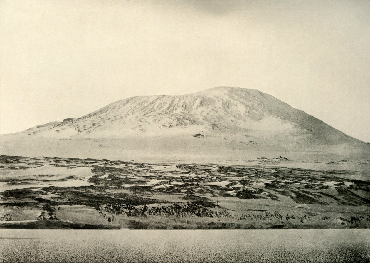 جبل إريبوس ... الحفرة القديمة على اليسار ، c1908 ، 1909. بواسطة غير معروف