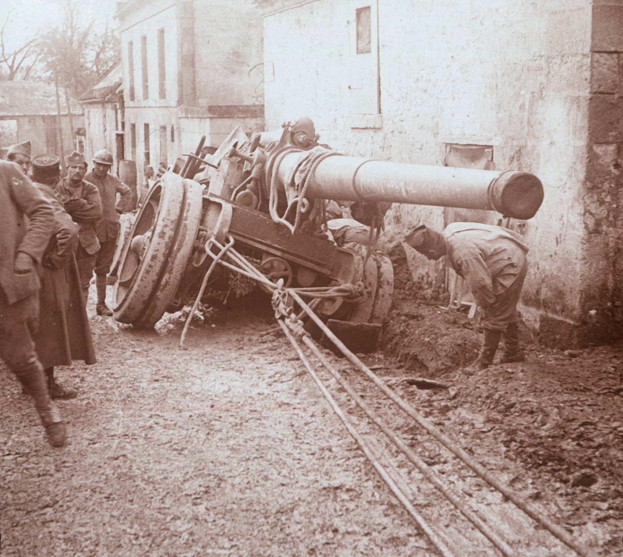 مدفعية ثقيلة متحركة ، جينيكورت ، شمال فرنسا ، c1914-c1918 بواسطة غير معروف