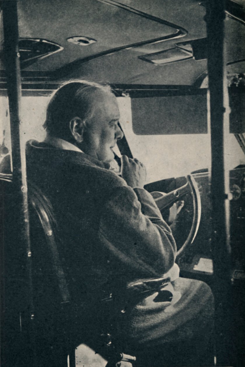 السيد تشرشل مع سلاح الجو الملكي البريطاني - في ضوابط القارب الطائر بيرويك ، 1942 ، 1945. بواسطة غير معروف