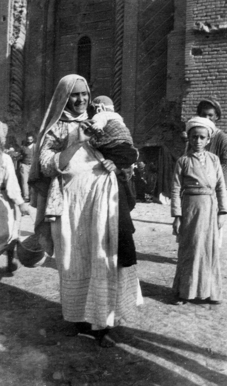 امرأة وطفل مسلمة ، العراق ، 1917-1919 بواسطة غير معروف