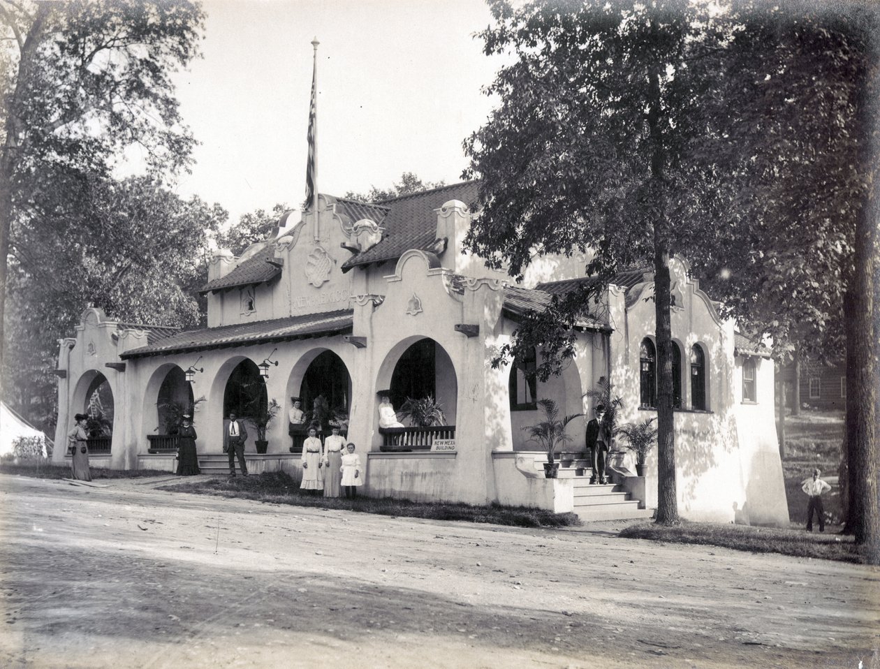 مبنى ولاية نيو مكسيكو في معرض 1904 العالمي بواسطة غير معروف