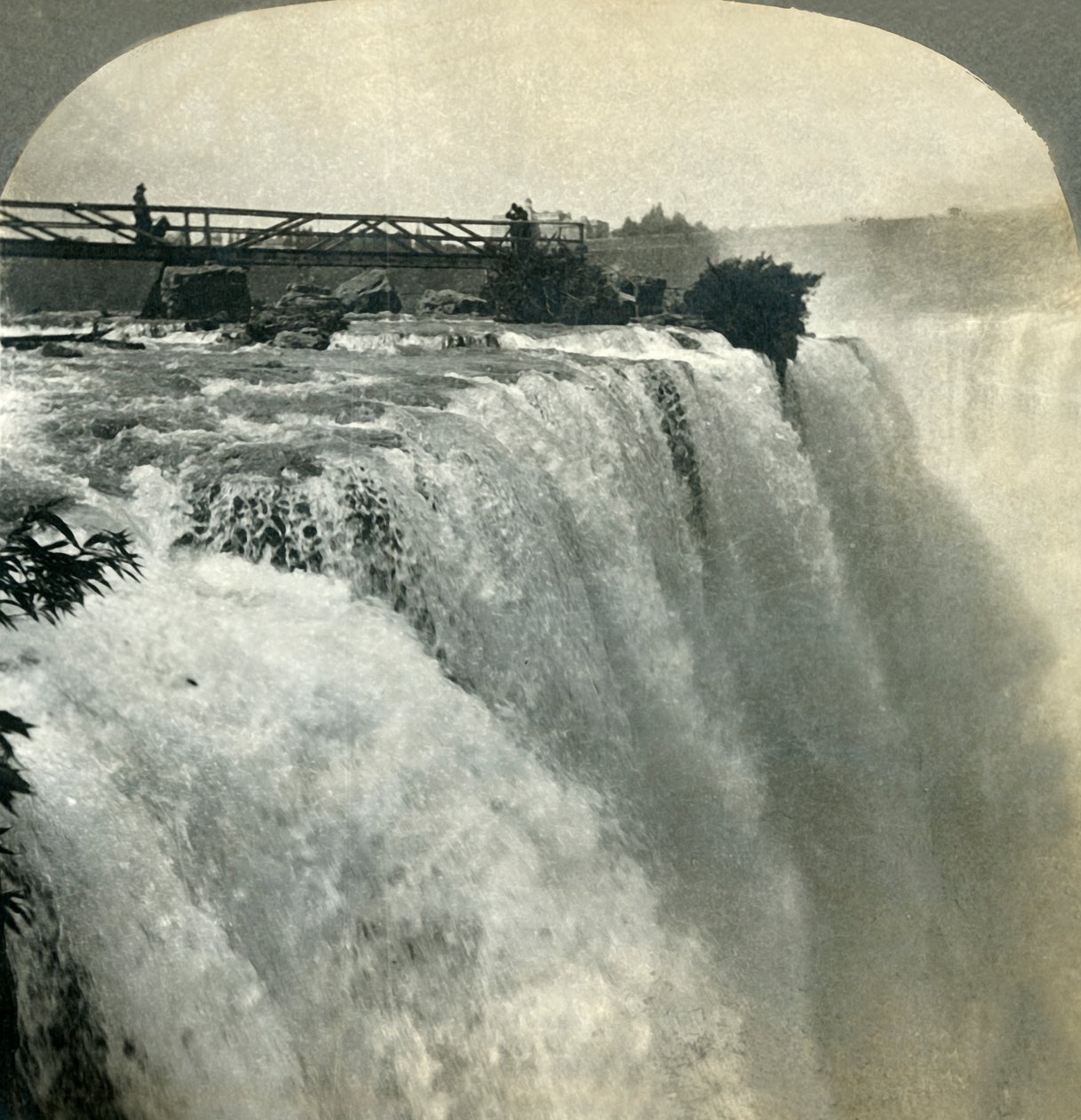 نياجرا! عجب هذا العالم الغربي ... شلالات نياجرا. نيويورك ، الولايات المتحدة الأمريكية ، 1897. بواسطة غير معروف