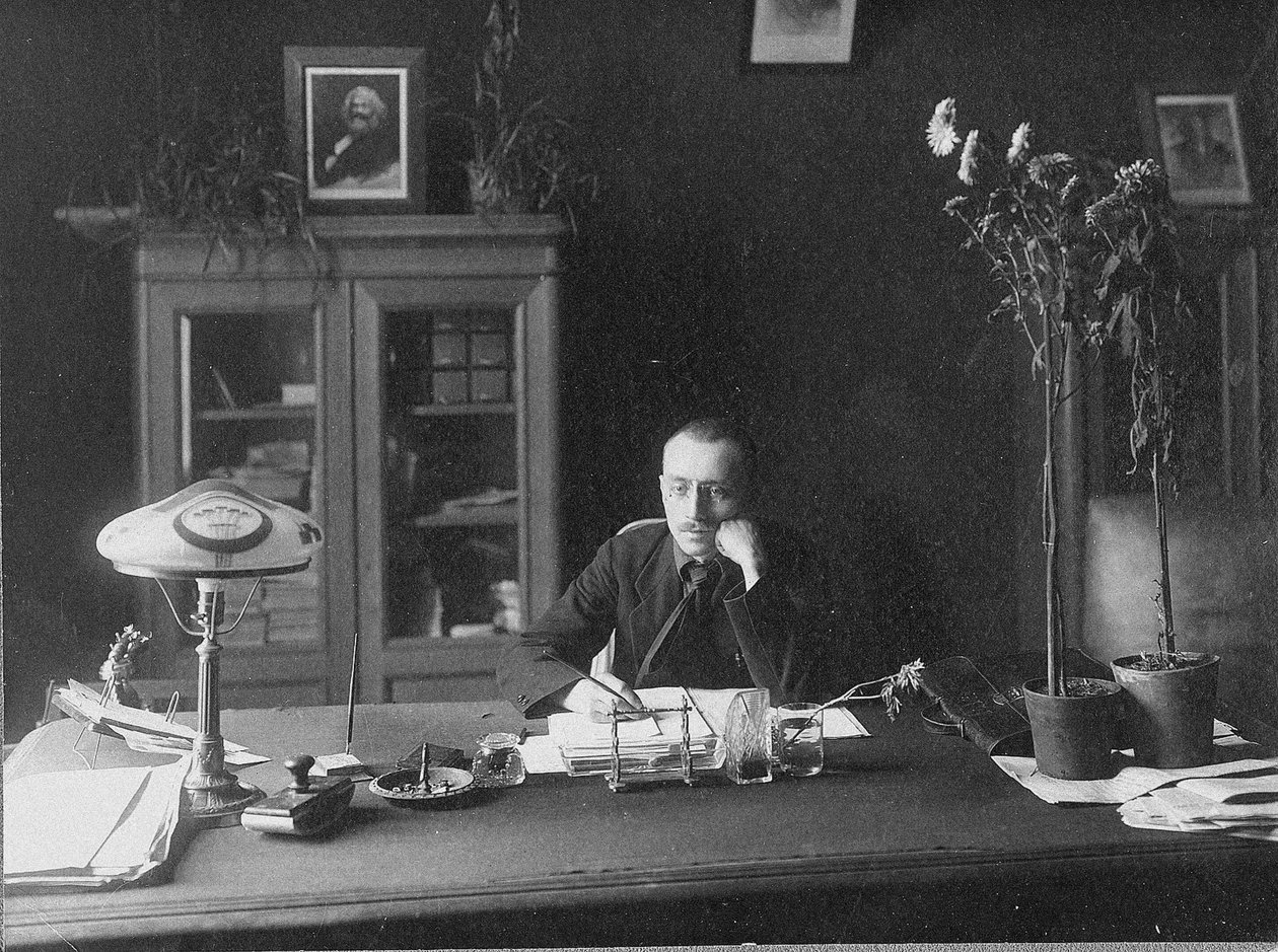 نيكولاي ألكسندروفيتش ميليوتين 1889-1942 بواسطة غير معروف