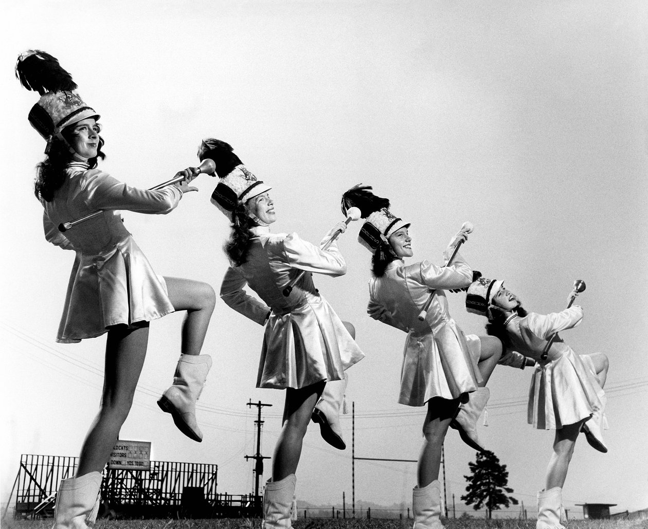 Oak Ridge High School Drum Majorettes, Tennessee بواسطة غير معروف