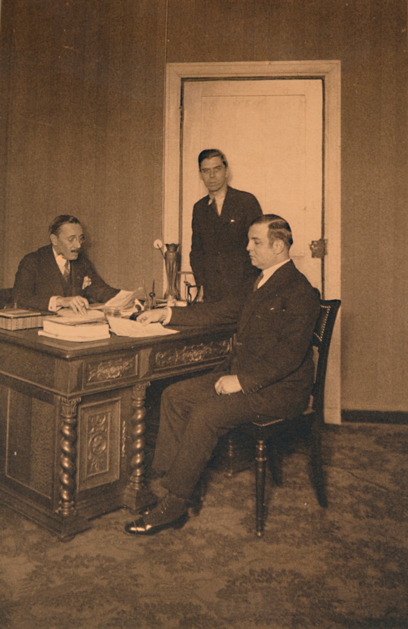 مكتب السكرتير في السفارة الكوبية في بروكسل ، بلجيكا ، 1927. بواسطة غير معروف
