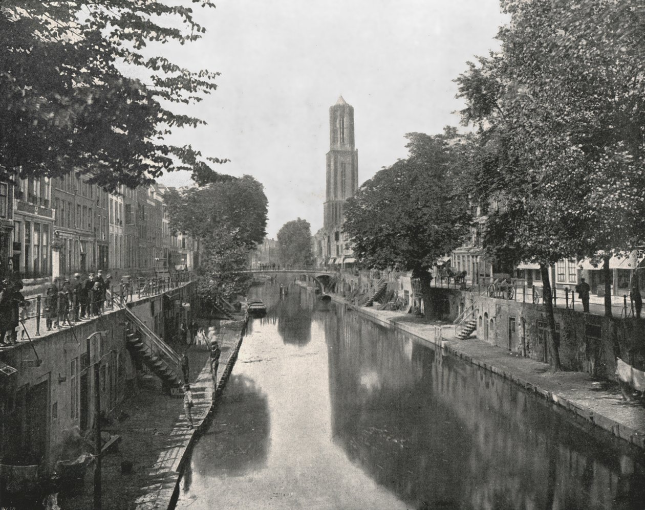 القناة القديمة وبرج دوم ، أوترخت ، هولندا ، 1895. بواسطة غير معروف