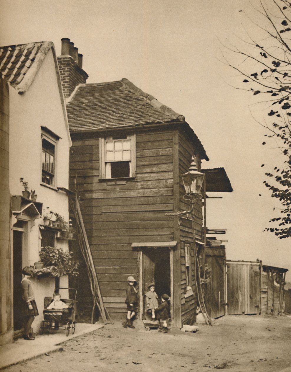 منازل قديمة في Highgate من القرويين الذين شاهدوا القرويون بطاقة المدربين. ، c1935. بواسطة غير معروف