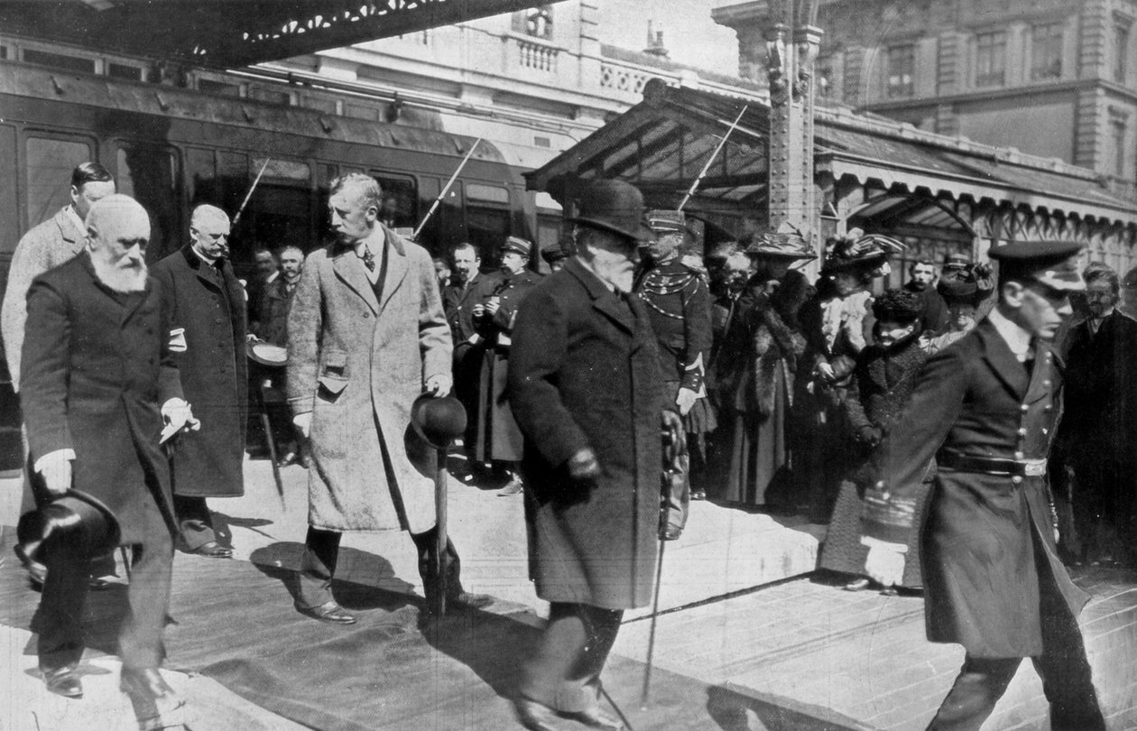 في طريقه إلى بلده الخاص للمرة الأخيرة ، عاد الملك إدواردز من بياريتز ، 1910 بواسطة غير معروف