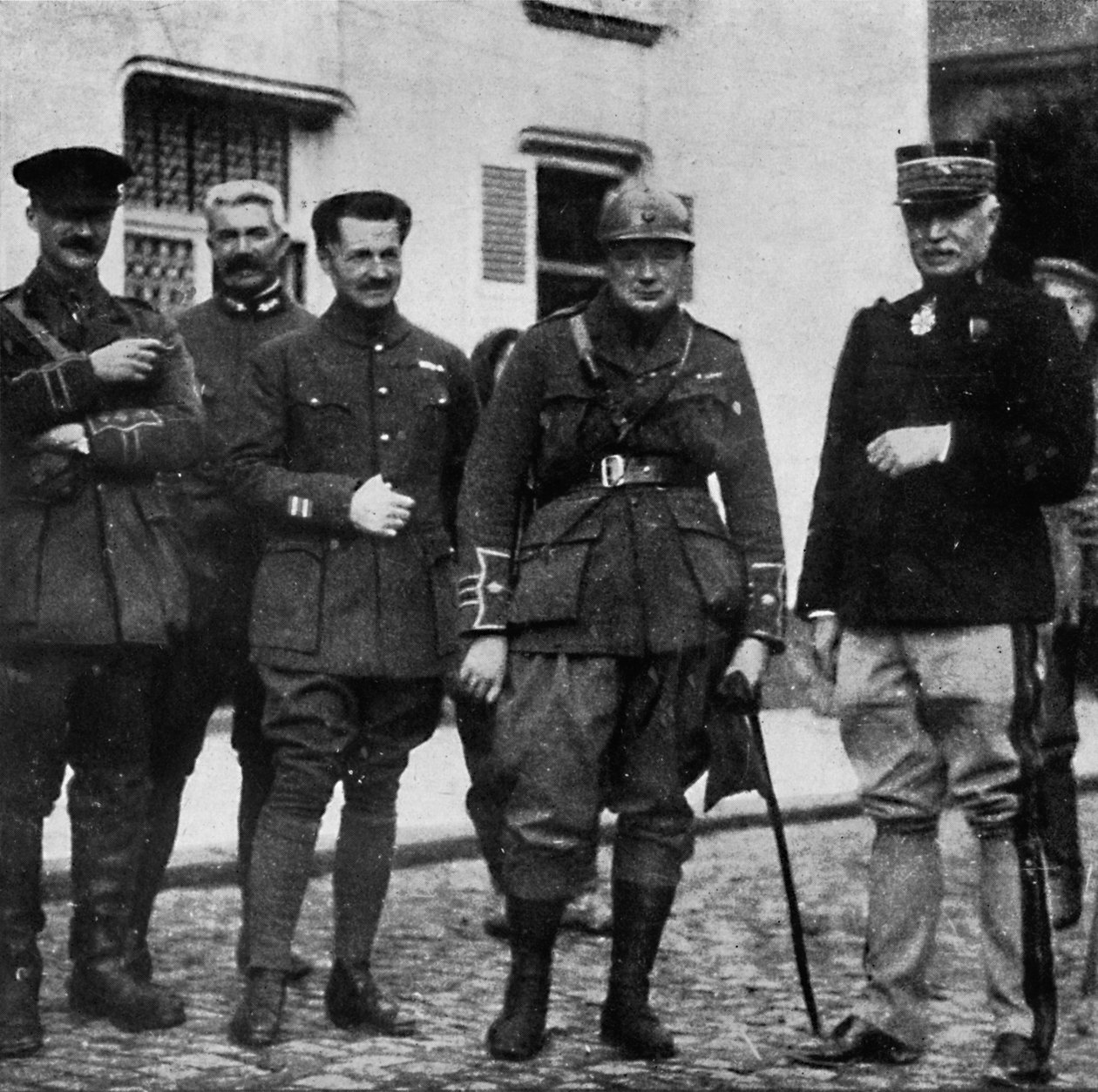 على الجبهة وبعد التجربة ، قاد السادس الملكي الاسكتلنديون المصممين ، c1916 ، 1945 بواسطة غير معروف