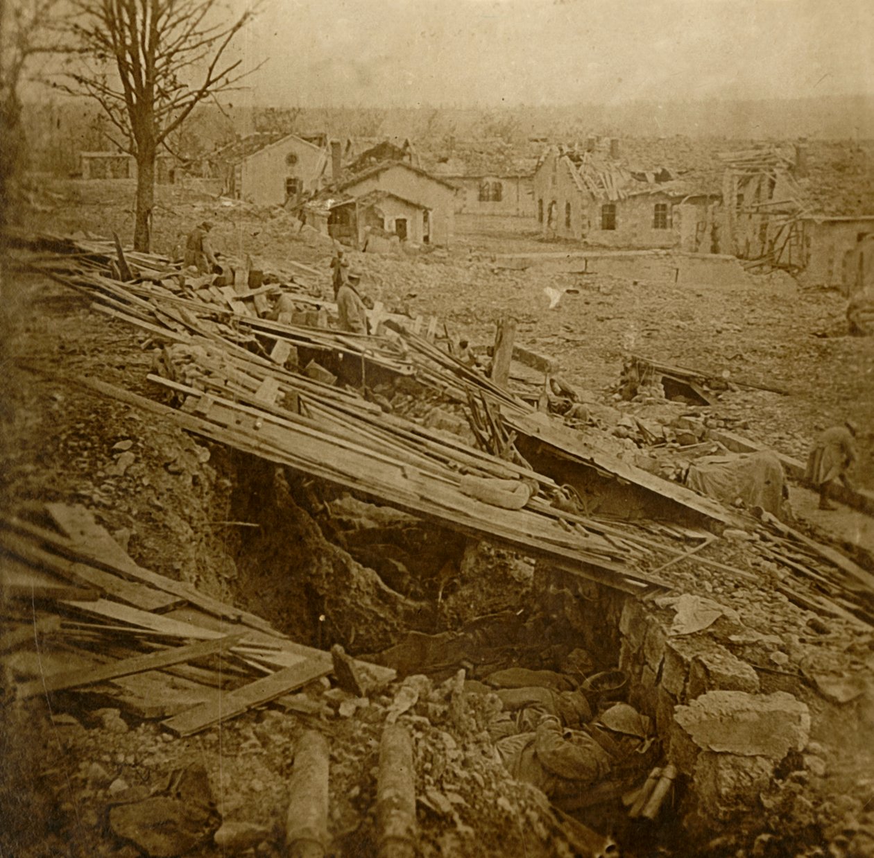 مهجع في الهواء الطلق في Tavannes Fort ، فردان ، شمال فرنسا ، c1914-c1918 بواسطة غير معروف