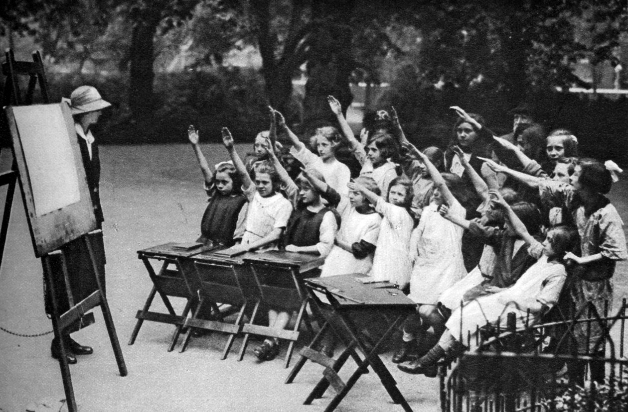 فئة الهواء الطلق في لينكولنز إن فيلدز ، لندن ، 1926-1927 بواسطة غير معروف