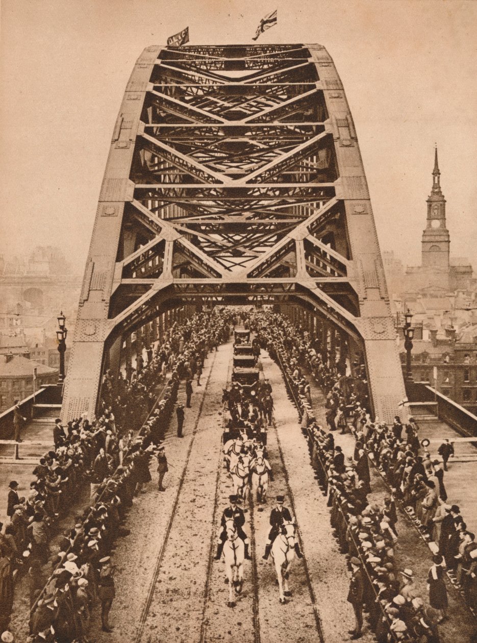 افتتاح جسر تاين الجديد بواسطة الملك جورج الخامس ، نيوكاسل أبون تاين ، 10 أكتوبر 1928 1935 بواسطة غير معروف