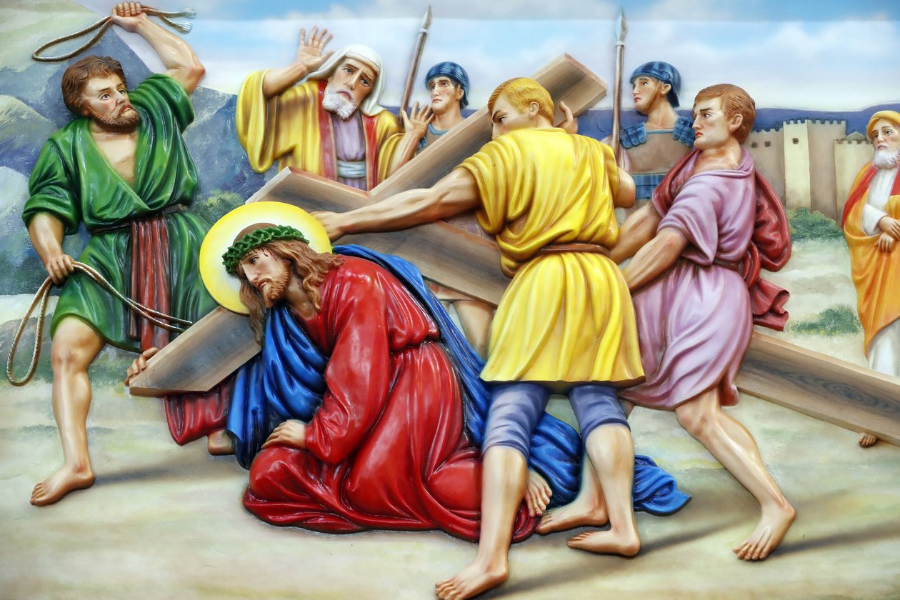 كنيسة سيدة فاطيما. طريق الصليب. المحطة 3. يسوع يسقط للمرة الأولى. مدينة هو تشي مينه. فيتنام بواسطة غير معروف