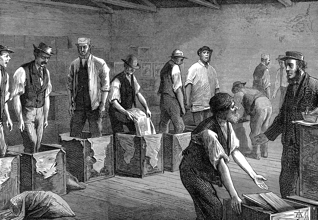 تعبئة الشاي في مستودعات شركة East & West India Dock ، لندن ، 1874 بواسطة غير معروف