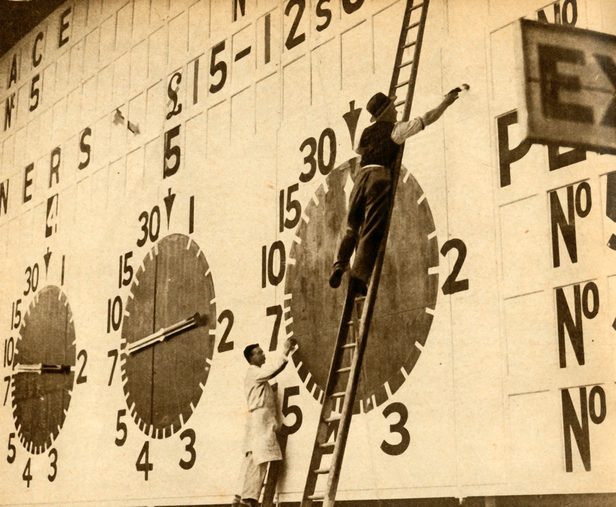 الرسامين في العمل على حمل المدينة البيضاء ، غرب لندن ، 1932 ، 1933. بواسطة غير معروف