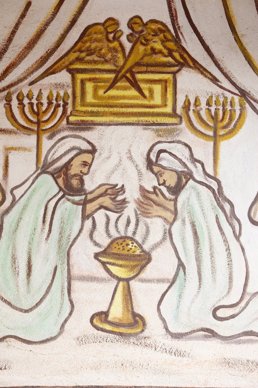 الرسم في كنيسة سيدة توغو: القوس المقدس ، والشمعدان (Menorah) ومذبح العطور ، توغوفيل ، توغو بواسطة غير معروف