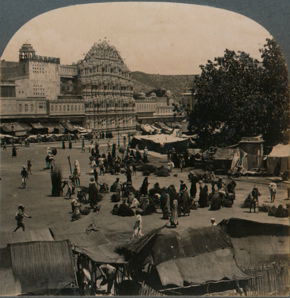 قصر الرياح من معبد شيفا ، جايبور ، الهند ، 1902 بواسطة غير معروف