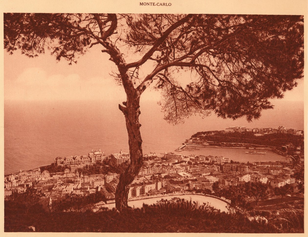 بانوراما مونت كارلو مأخوذة من طريق توربي ، 1930. بواسطة غير معروف