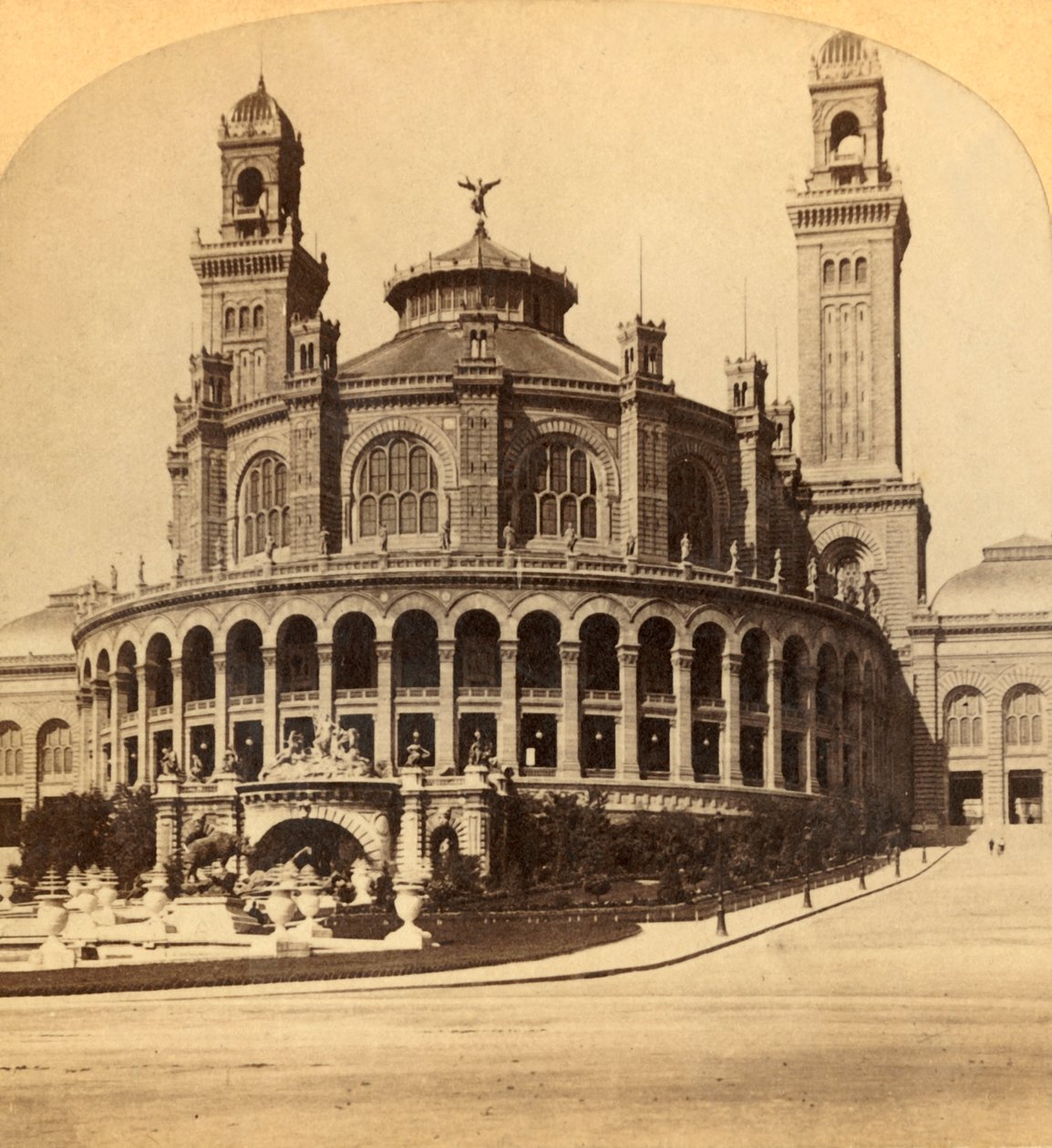 باريس ، قصر تروكاديرو ، c1900. بواسطة غير معروف