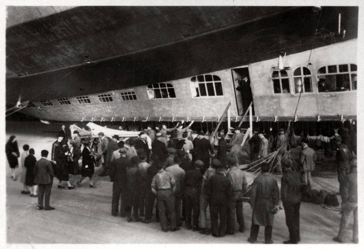 ركاب الصعود إلى زيبلين LZ 127 Graf Zeppelin ، 1933 بواسطة غير معروف