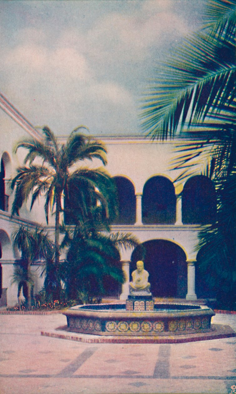 فناء بيت الضيافة ، c1935 بواسطة غير معروف