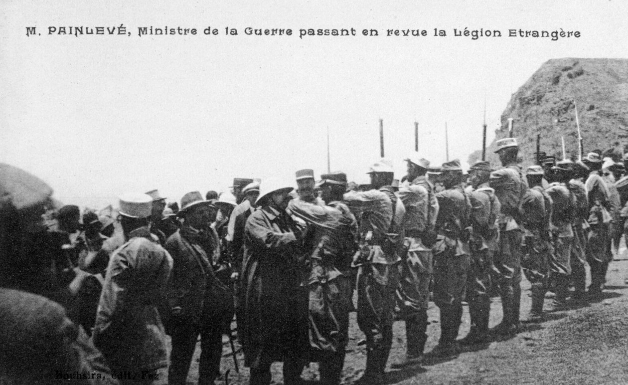 بول بينليف يستعرض قوات الفيلق الأجنبي الفرنسية ، المغرب ، عام 1926 بواسطة غير معروف
