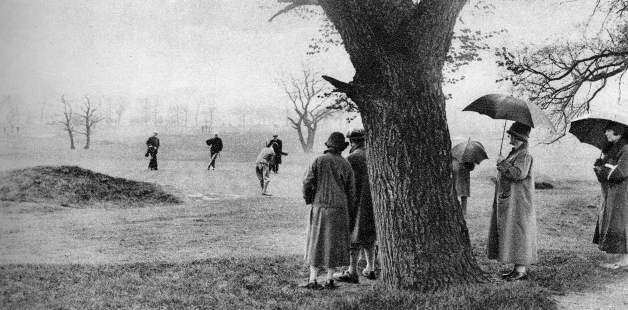 لعب الجولف على توتنغ بيكن كومون ، لندن ، 1926-1927 بواسطة غير معروف